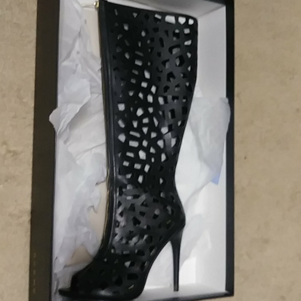 "LIKE NEW" over the knee cut out pattern PRUNELLA